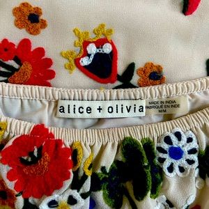 measurements: armpit to armpit 18.5”; armpit to hem 24”;  shoulder to hem 33”